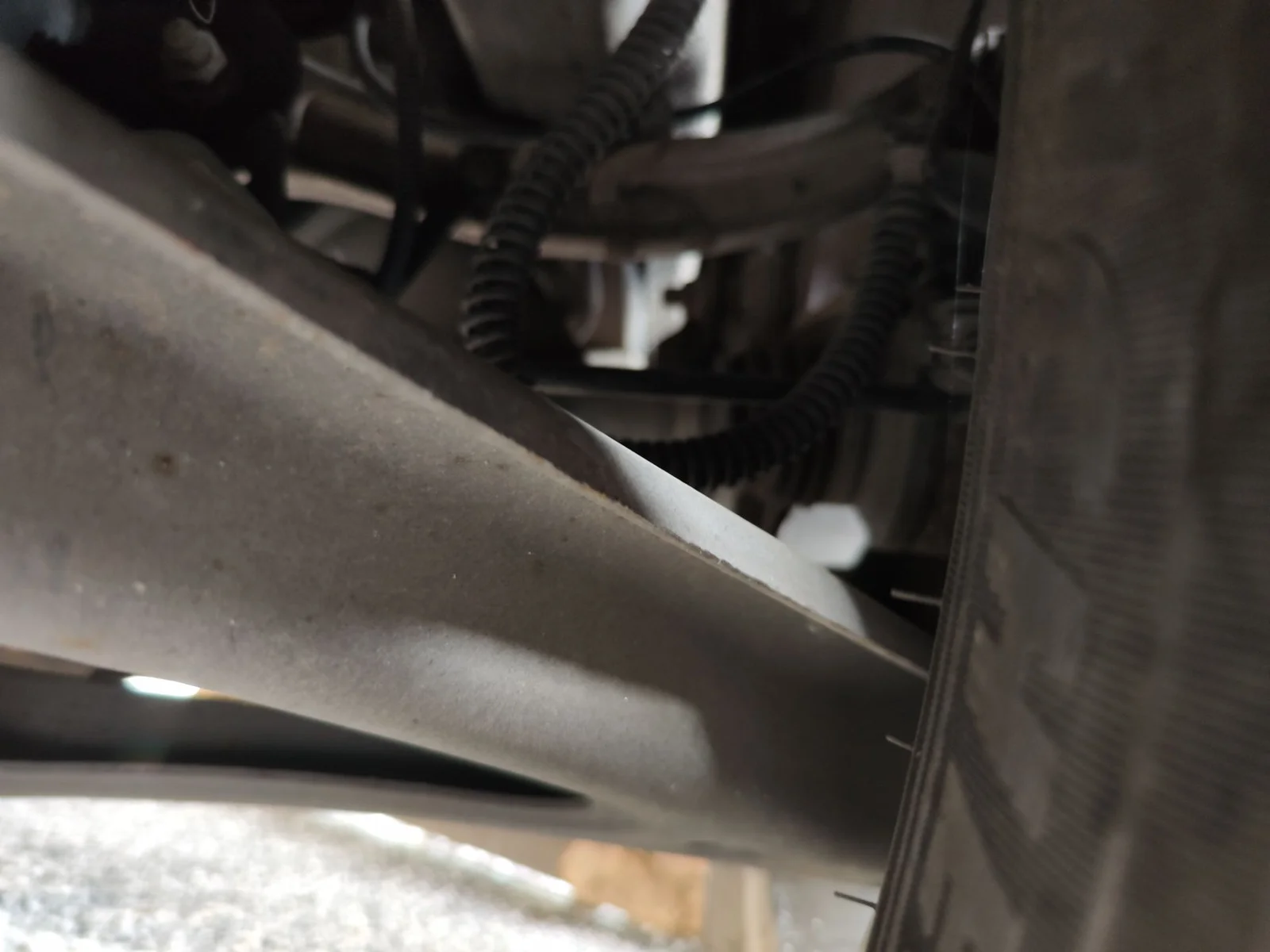 Foto de BRAZO SUSPENSION TRASERO IZQUIERDO AUDI Q7 (4L) 3.0 V6 24V TDI (233 CV / 171 KW) referencia 7L0505311B