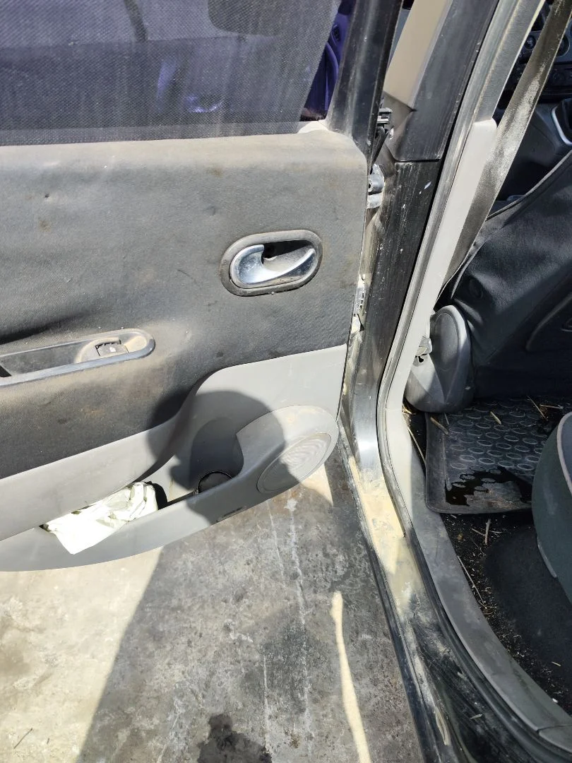 Foto de ELEVALUNAS TRASERO IZQUIERDO RENAULT SCENIC II (JM) 1.9 dCi Diesel (120 CV / 88 KW)