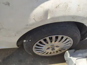 Foto de PASO RUEDA TRASERO IZQUIERDO FIAT GRANDE PUNTO (199) 1.3 16V JTD CAT (75 CV / 55 KW)
