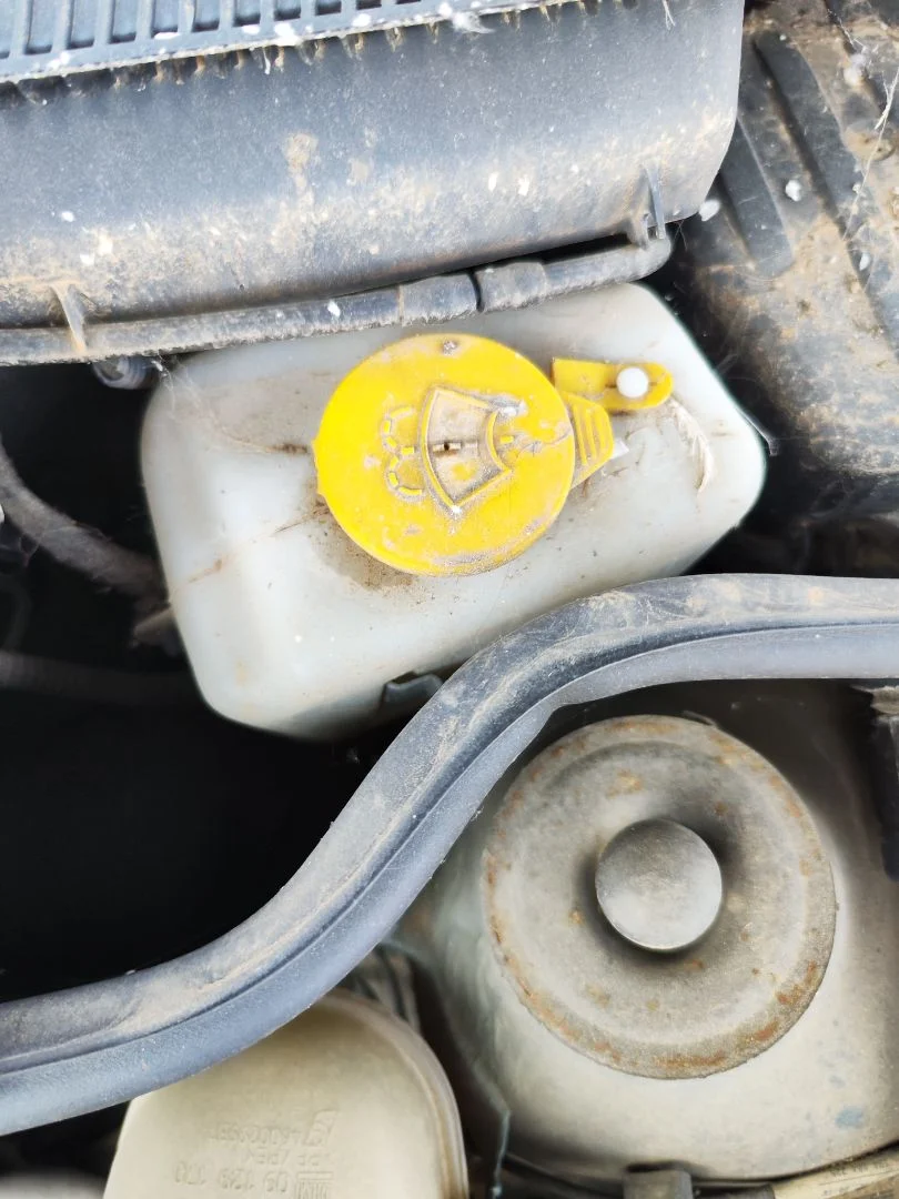 Foto de DEPOSITO LIMPIA OPEL CORSA C 1.2 16V CAT (Z 12 XE / LW4) (75 CV / 55 KW) referencia 9114661