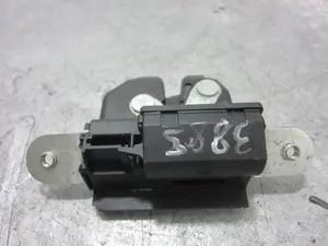 Foto de CERRADURA MALETERO / PORTON OPEL CORSA D 1.2 16V CAT (Z 12 XEP / LB4) (80 CV / 59 KW) referencia 55701971 foto 2