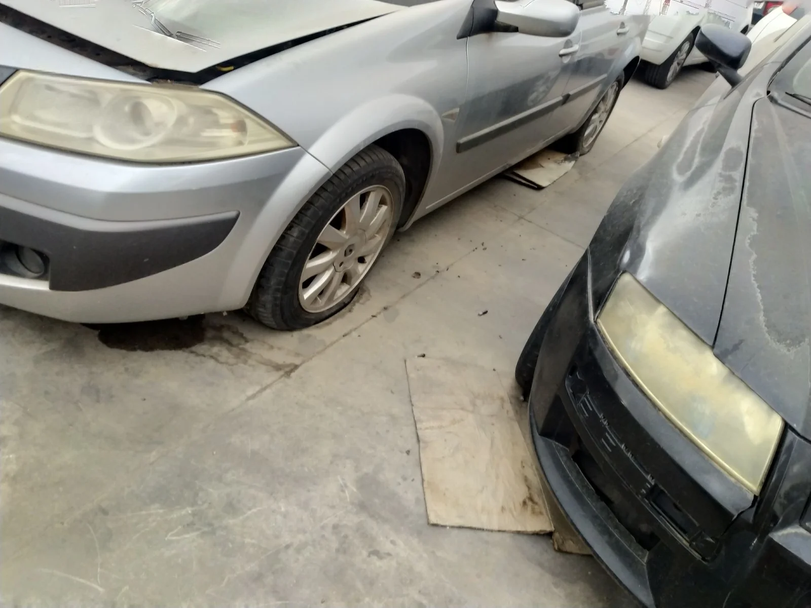 Foto de ALETA DELANTERA IZQUIERDA RENAULT MEGANE II CLASSIC BERLINA 1.6 16V (112 CV / 82 KW) referencia 7701477186