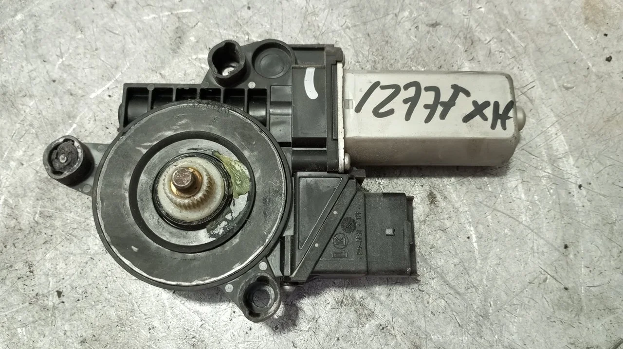 Foto de MOTOR ELEVALUNAS TRASERO IZQUIERDO FIAT CROMA (194) 1.9 8V JTD CAT (939A1000 / 192A8000) (120 CV / 88 KW) referencia 5000469