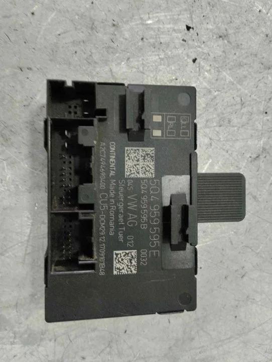 Foto de MODULO ELECTRONICO SKODA SUPERB BERLINA (3V3) referencia 5Q4959595E