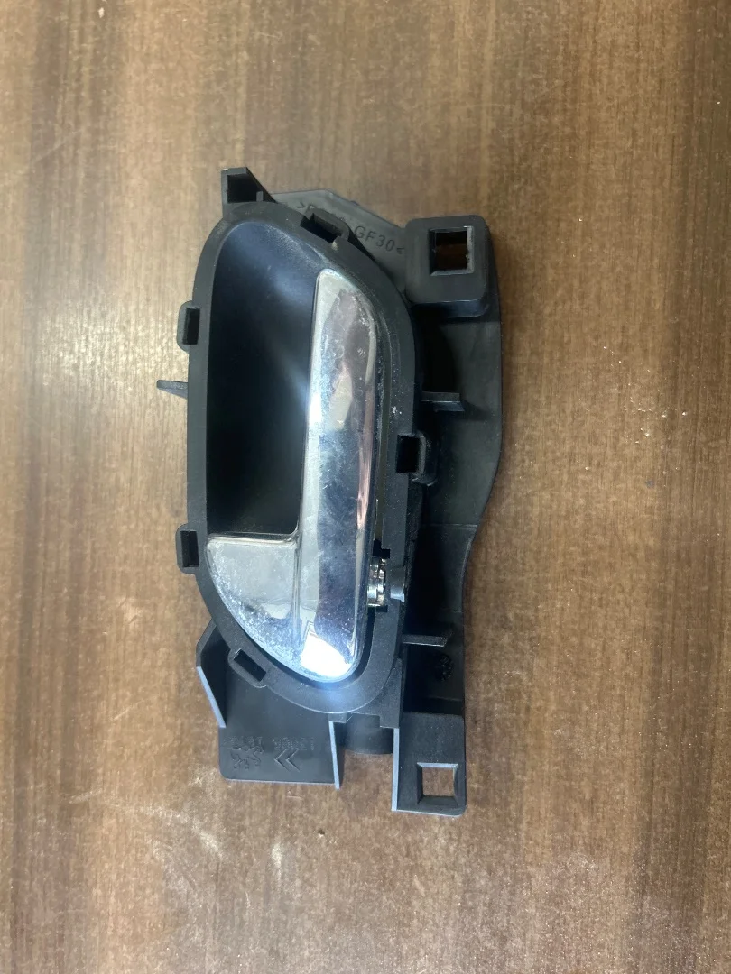 Foto de MANETA INTERIOR TRASERA IZQUIERDA CITROEN C4 BERLINA 1.6 16V HDi (90 CV / 66 KW) referencia 100187386