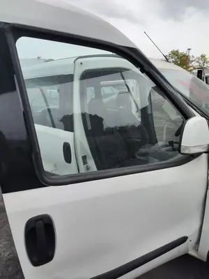 Foto de LUNA DELANTERA DERECHA FIAT II DOBLÒ (152) 1.6 JTDM 16V CAT (105 CV / 77 KW) referencia 51765349