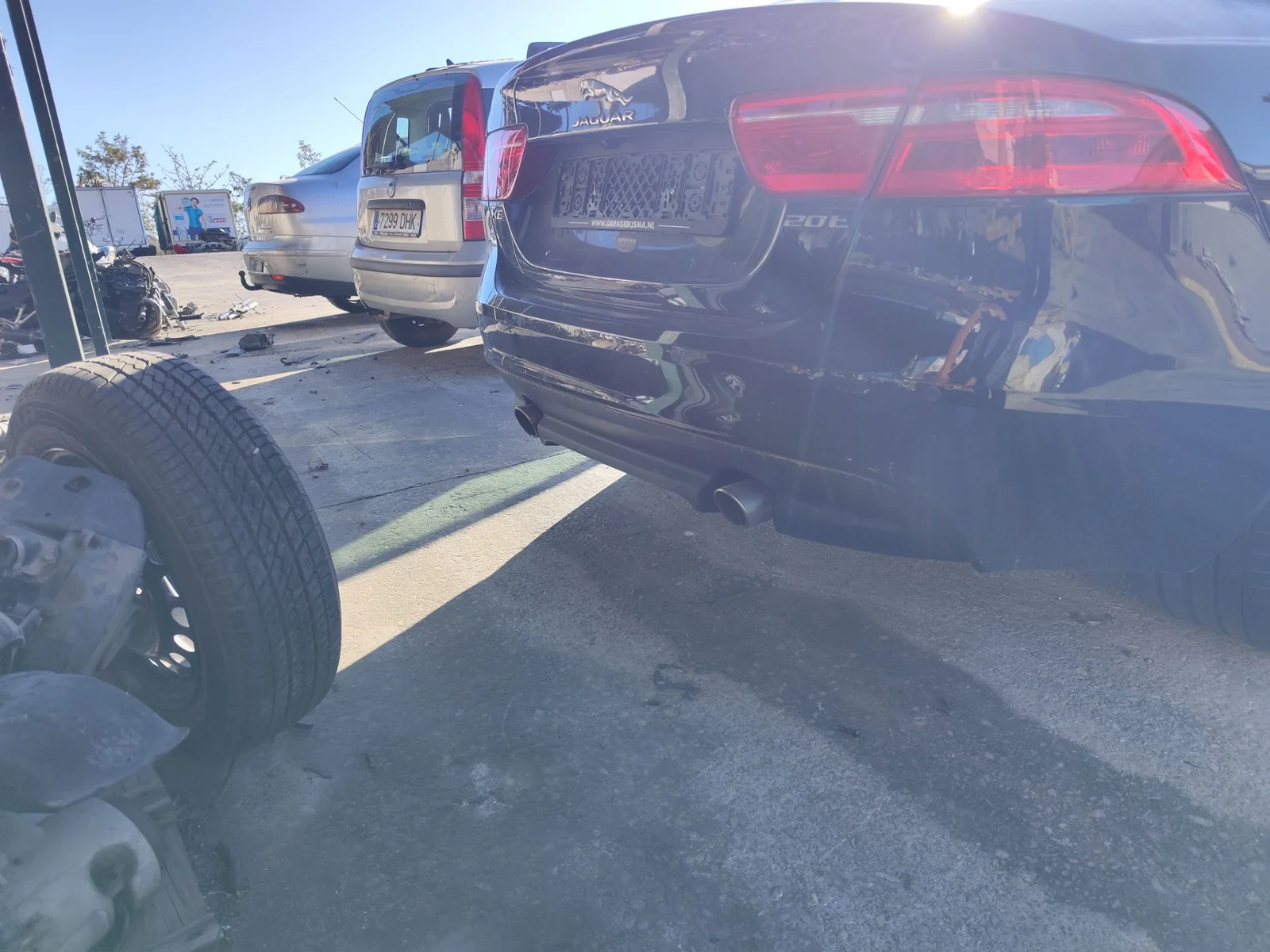 Foto de PARAGOLPES TRASERO JAGUAR XE 2.0 Turbo CAT (200 CV / 147 KW)