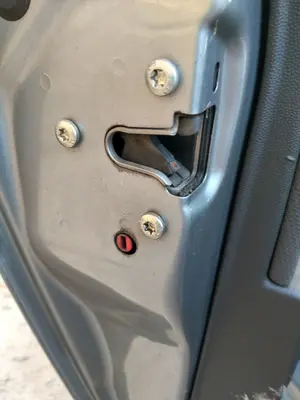 Foto de CERRADURA PUERTA TRASERA IZQUIERDA OPEL ASTRA H BERLINA