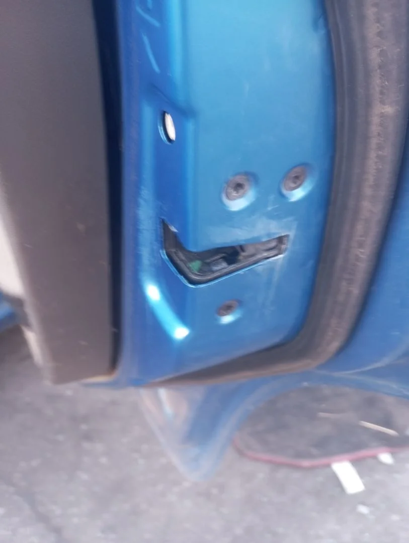 Foto de CERRADURA PUERTA TRASERA DERECHA FORD FOCUS BERLINA (CAP) 1.6 TDCi CAT (109 CV / 80 KW)