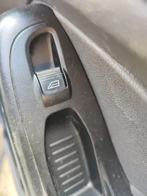 Foto de MANDO ELEVALUNAS DELANTERO DERECHO FORD FIESTA (CNN) 1.5 TDCi CAT (75 CV / 55 KW)