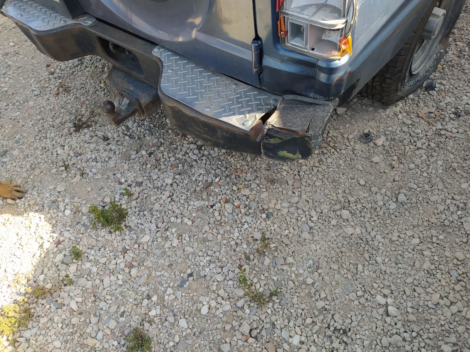 Foto de PARAGOLPES TRASERO MITSUBISHI MONTERO (V20/V40) 2.5 Turbodiesel (99 CV / 73 KW)