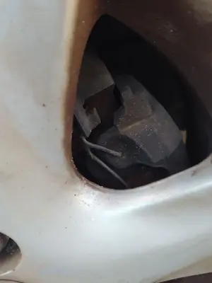 Foto de PINZA DE FRENO DELANTERA DERECHA TOYOTA YARIS (KSP9/SCP9/NLP9) 1.4 Turbodiesel CAT (90 CV / 66 KW)