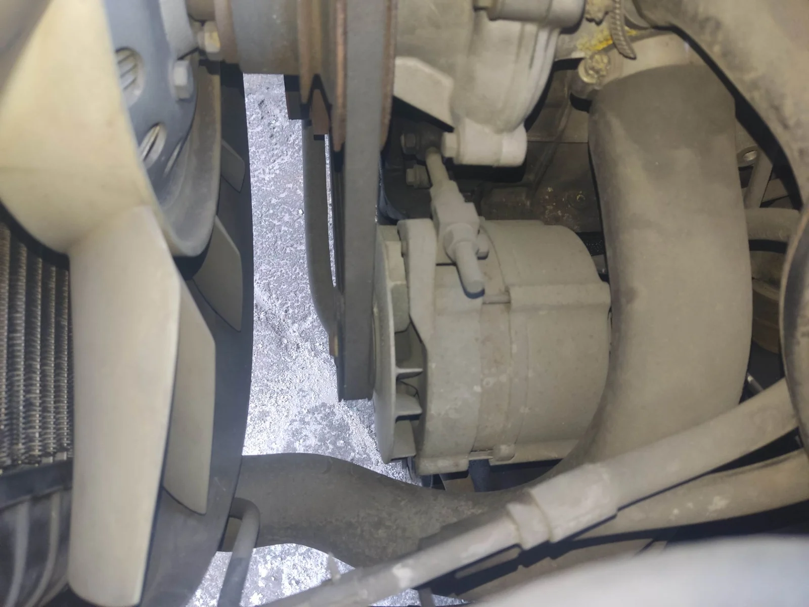 Foto de ALTERNADOR JAGUAR XJ 4.0 CAT (222 CV / 163 KW)