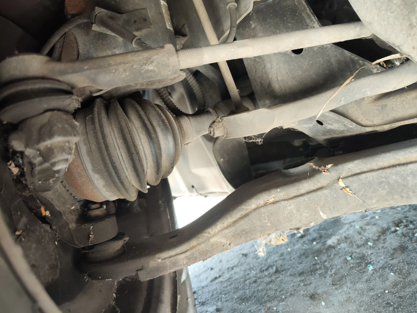 Foto de TRANSMISION DELANTERA IZQUIERDA VOLVO S40 BERLINA 1.9 Diesel CAT (116 CV / 85 KW)