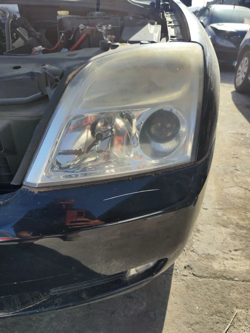Foto de FARO IZQUIERDO OPEL VECTRA C BERLINA 2.2 16V DTI CAT (Y 22 DTR / L50) (125 CV / 92 KW) referencia 93171428
