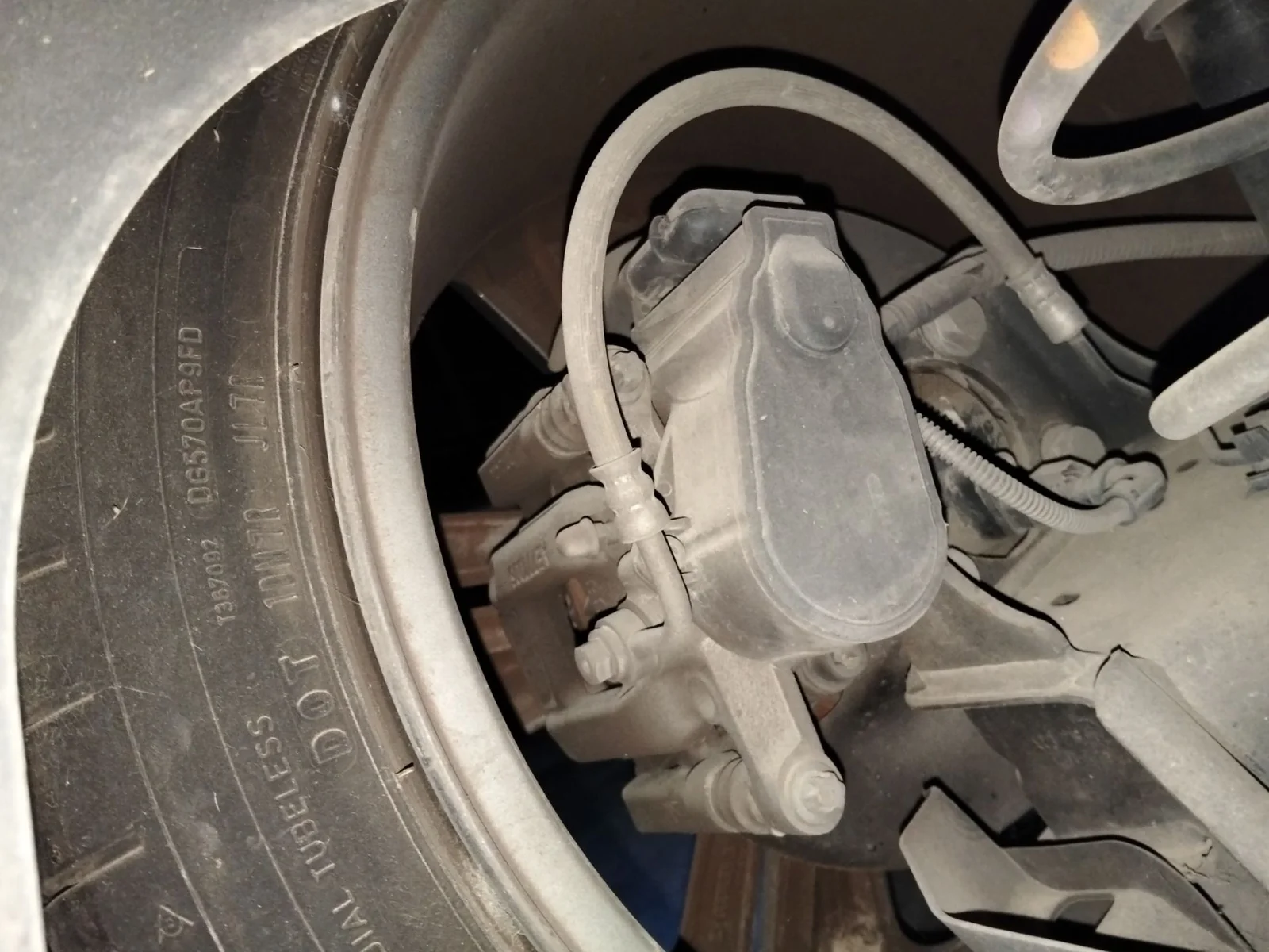 Foto de PINZA DE FRENO TRASERA IZQUIERDA PEUGEOT 308