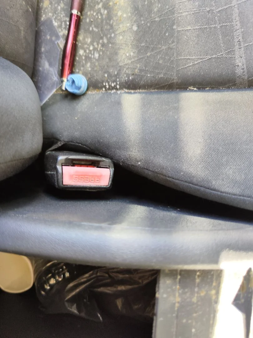 Foto de ENGANCHE CINTURON DELANTERO IZQUIERDO RENAULT SCENIC II (JM) 1.5 dCi Diesel (106 CV / 78 KW)