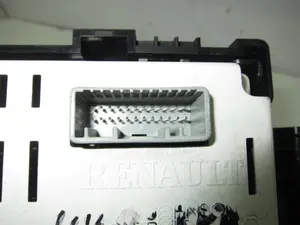 Foto de PANTALLA MULTIFUNCION RENAULT LAGUNA III BERLINA 2.0 dCi Diesel CAT (131 CV / 96 KW) referencia 68247005R foto 3