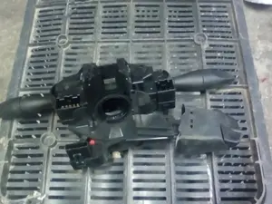 Foto de MANDO MULTIFUNCION FORD FOCUS FAMILIAR (CAK) 1.8 TDDI Turbodiesel CAT (90 CV / 66 KW) referencia 98AB14A664BF foto 2