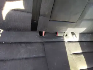Foto de ENGANCHE CINTURON TRASERO CENTRAL AUDI A6 BERLINA (4B2) 2.4 V6 30V (165 CV / 121 KW)