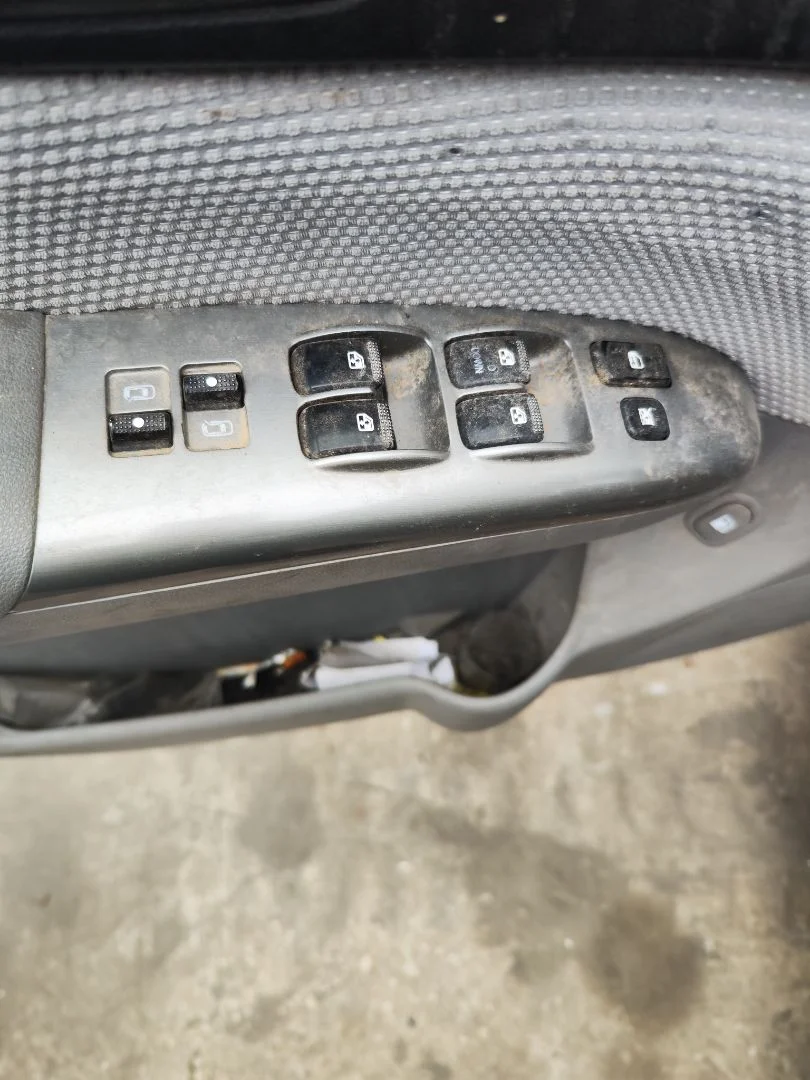 Foto de MANDO ELEVALUNAS DELANTERO IZQUIERDO KIA CARNIVAL 2.9 CRDi CAT (185 CV / 136 KW)