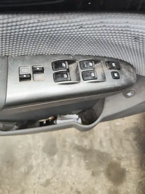 Foto de MANDO ELEVALUNAS DELANTERO IZQUIERDO KIA CARNIVAL 2.9 CRDi CAT (185 CV / 136 KW)