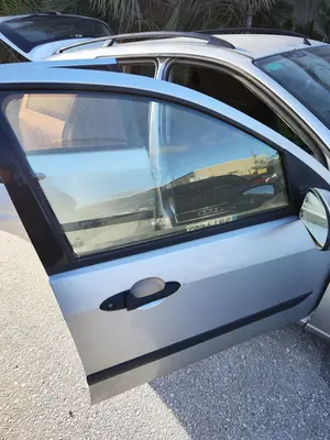 Foto de LUNA DELANTERA DERECHA FORD FOCUS FAMILIAR (CAK) 1.8 16V CAT (116 CV / 85 KW) referencia 1088904 foto 1