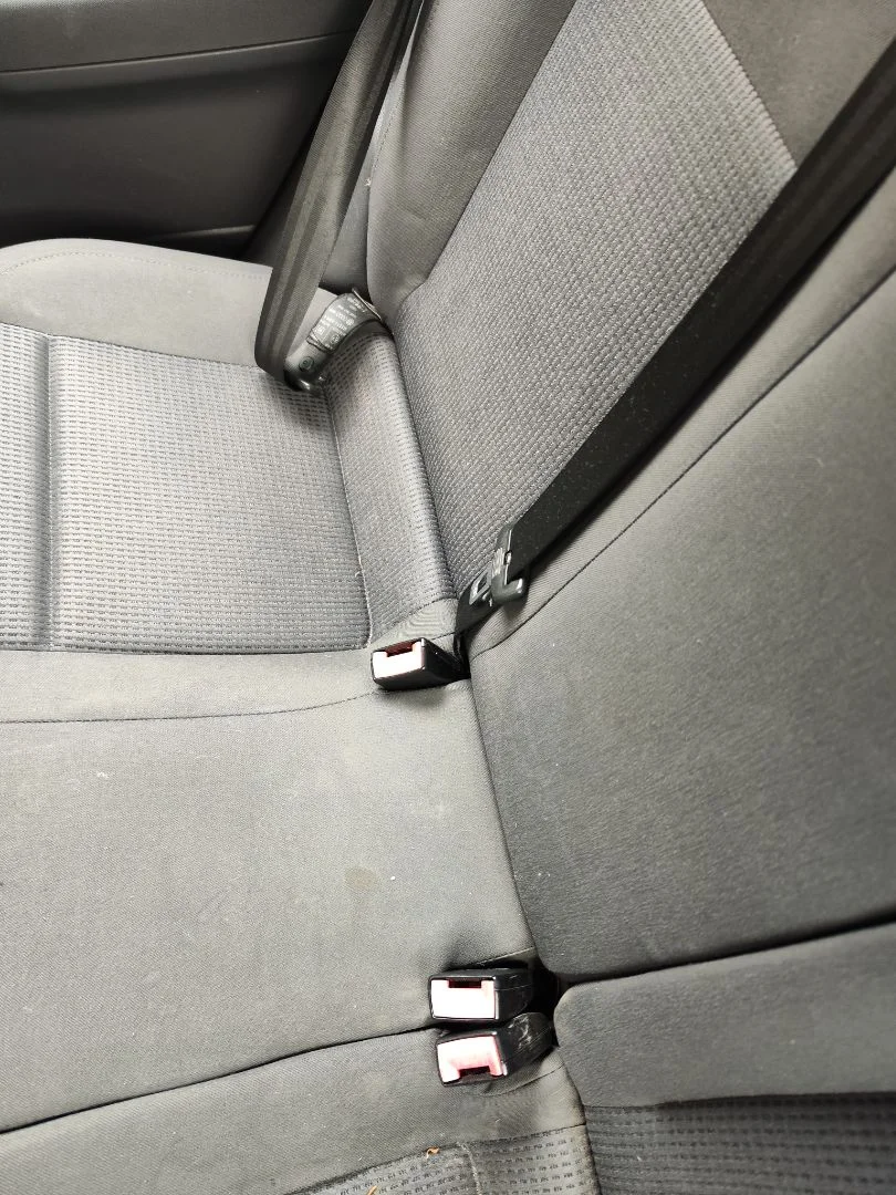Foto de ENGANCHE CINTURON TRASERO DERECHO VOLKSWAGEN POLO IV (9N1) 1.4 16V (75 CV / 55 KW)
