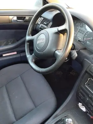 Foto de VOLANTE AUDI A6 BERLINA (4B2) 1.8 20V Turbo (150 CV / 110 KW)