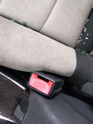 Foto de PRETENSOR AIRBAG DERECHO CITROEN C4 CACTUS 1.2 12V VTi (82 CV / 60 KW)