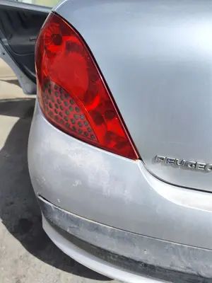 Foto de PILOTO TRASERO IZQUIERDO PEUGEOT 207 1.6 16V HDi (90 CV / 66 KW) referencia 6350Y7