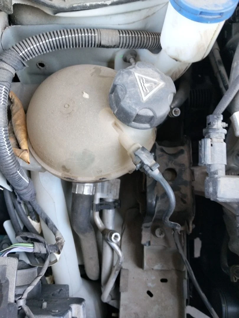 Foto de DEPOSITO EXPANSION CITROEN C4 CACTUS 1.2 12V VTi (82 CV / 60 KW) referencia 9800777280