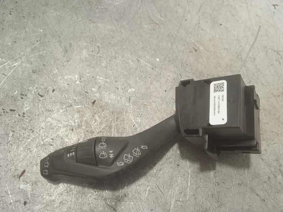 Foto de MANDO LIMPIA FORD FOCUS BERLINA (CEW) 1.0 EcoBoost CAT (125 CV / 92 KW) referencia F1ET17A553BA