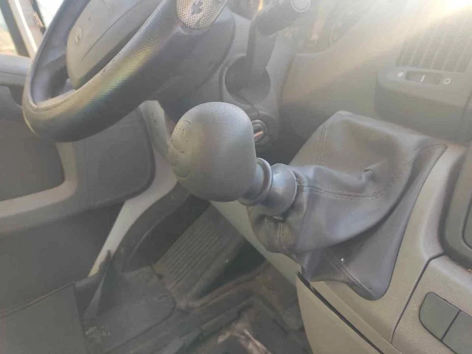 Foto de PALANCA CAMBIO PEUGEOT BOXER (333/335) FURGÓN TECHO ELEVADO BAT.3450MM 2.2 HDI CAT (101 CV / 74 KW)