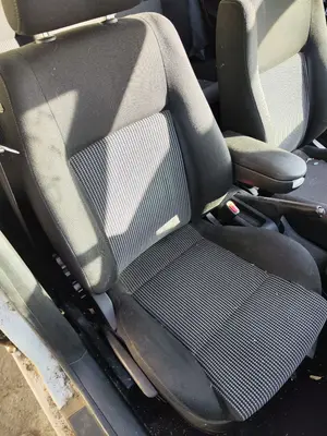 Foto de ASIENTO DELANTERO DERECHO VOLKSWAGEN GOLF IV BERLINA (1J1)(10.1997) 2.0 (116 CV / 85 KW) foto 2
