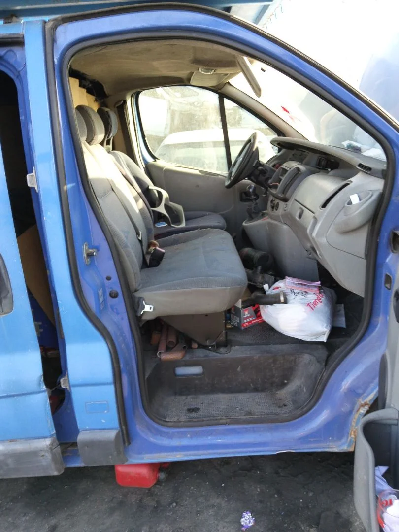 Foto de GOMAS CONTORNO PUERTA RENAULT TRAFIC II COMBI 1.9 Diesel (101 CV / 74 KW)
