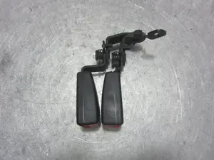 Foto de ENGANCHE CINTURON TRASERO CENTRAL SEAT LEON (5F1) 1.6 TDI (105 CV / 77 KW) referencia 5F0857739
