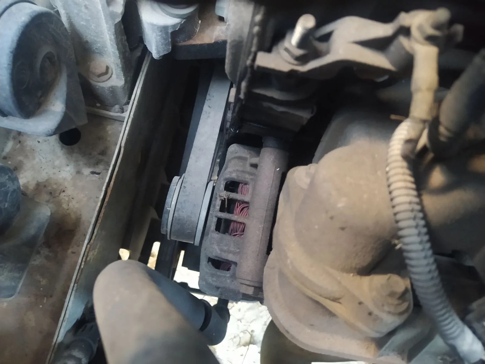 Foto de ALTERNADOR FORD TRANSIT COMBI (TT9) 2.2 TDCi CAT (116 CV / 85 KW)