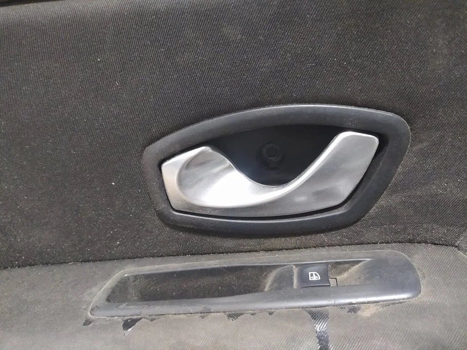 Foto de MANETA INTERIOR TRASERA IZQUIERDA RENAULT LAGUNA III BERLINA 2.0 16V (140 CV / 103 KW) referencia 806700006R