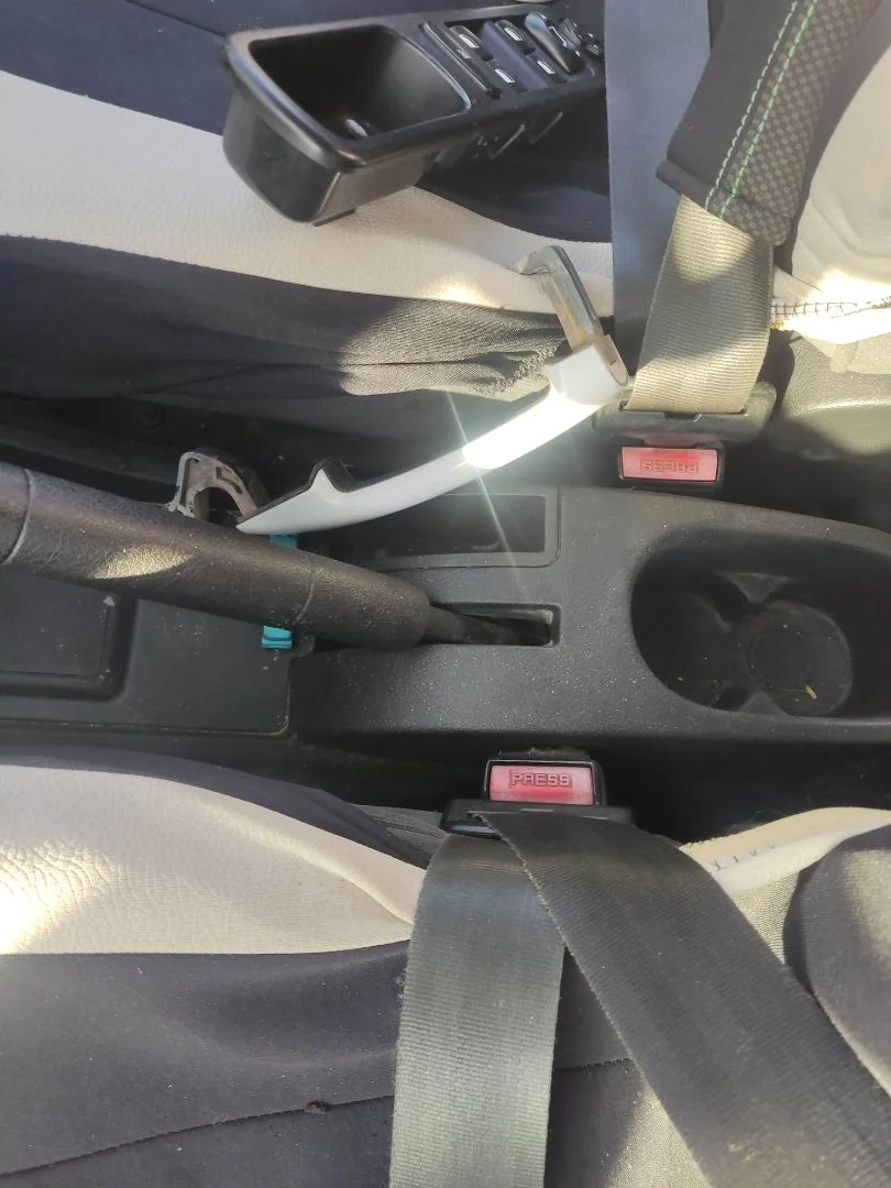 Foto de ENGANCHE CINTURON DELANTERO DERECHO PEUGEOT 207 1.6 HDi FAP CAT (9HZ / DV6TED4) (109 CV / 80 KW)