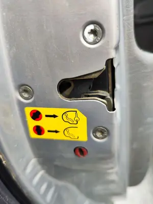 Foto de CERRADURA PUERTA TRASERA IZQUIERDA CITROEN XSARA PICASSO 2.0 HDi CAT (RHY / DW10TD) (90 CV / 66 KW)