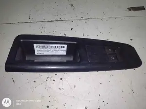 Foto de MANDO ELEVALUNAS DELANTERO IZQUIERDO VOLKSWAGEN POLO IV (9N1) 1.4 16V (75 CV / 55 KW) referencia 6Q1867171E