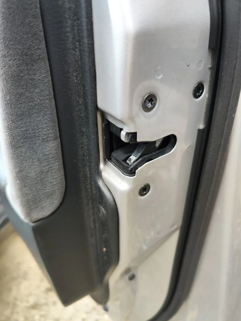Foto de CERRADURA PUERTA DELANTERA DERECHA VOLVO S80 BERLINA 2.4 CAT (140 CV / 103 KW)