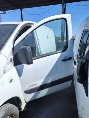 Foto de PUERTA DELANTERA IZQUIERDA CITROEN JUMPY 1.6 16V HDi (90 CV / 66 KW) referencia 9002X4 foto 2
