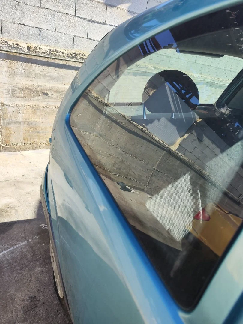 Foto de LUNA CUSTODIA TRASERA DERECHA OPEL CORSA C 1.2 16V CAT (Z 12 XEP / LB4) (80 CV / 59 KW)