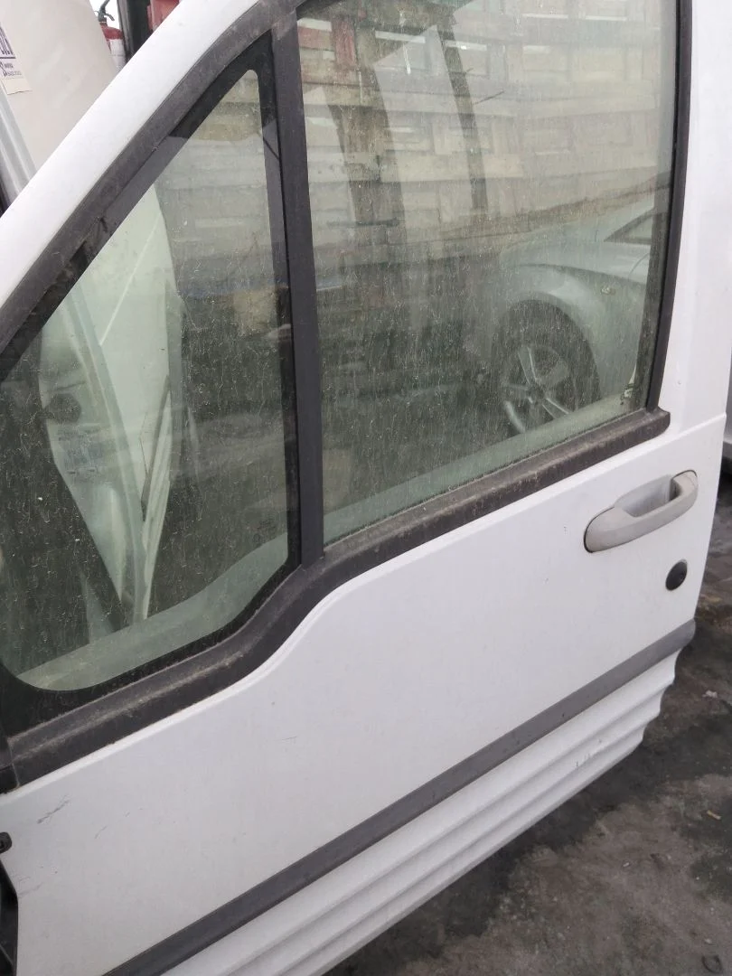 Foto de LUNA DELANTERA IZQUIERDA FORD TRANSIT CONNECT (TC7) 1.8 TDCi CAT (110 CV / 81 KW) referencia 5049689