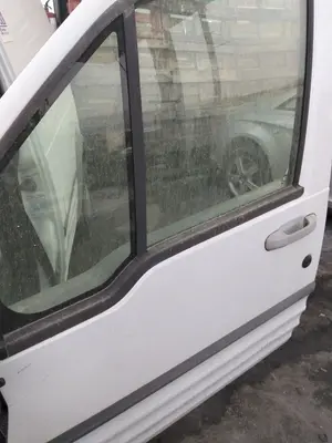 Foto de LUNA DELANTERA IZQUIERDA FORD TRANSIT CONNECT (TC7) 1.8 TDCi CAT (110 CV / 81 KW) referencia 5049689