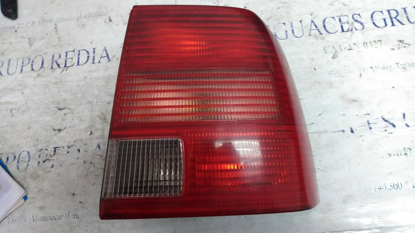 Foto de PILOTO TRASERO DERECHO VOLKSWAGEN PASSAT BERLINA (3B2) referencia 3B5945257
