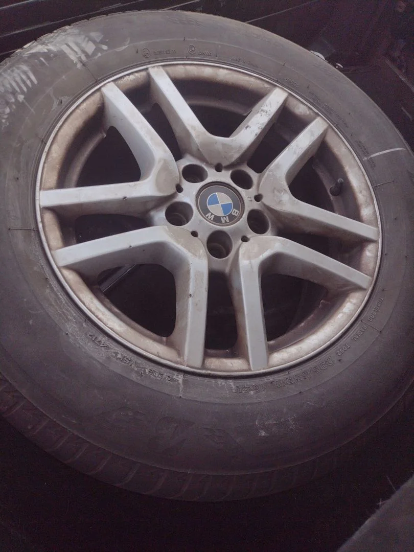 Foto de RUEDA DE REPUESTO BMW SERIE X5 (E53) 3.0 Turbodiesel CAT (218 CV / 160 KW)