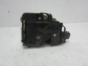 Foto de CERRADURA PUERTA TRASERA IZQUIERDA VOLKSWAGEN POLO III (6N1) 1.9 Diesel (64 CV / 47 KW) referencia 1HM862153A foto 4